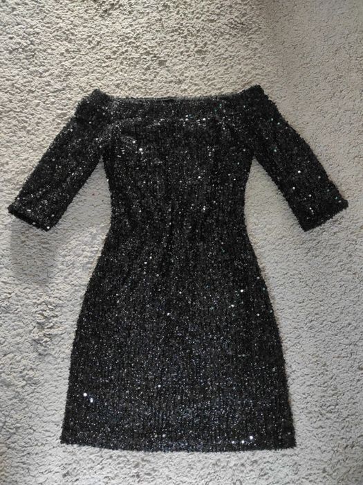 Маленька чорна вечірня сукня