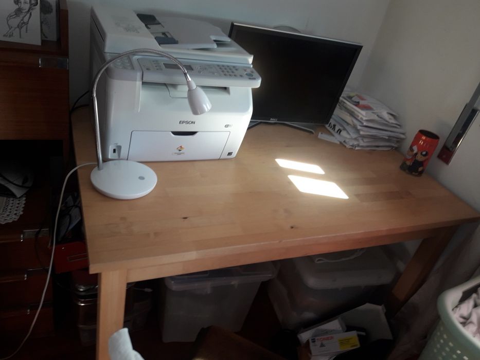 Mesa de madeira maciça