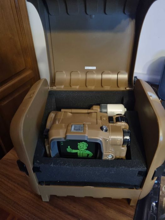 Fallout 4 collector's edition pip boy PS4 Novo com o jogo ainda SELADO
