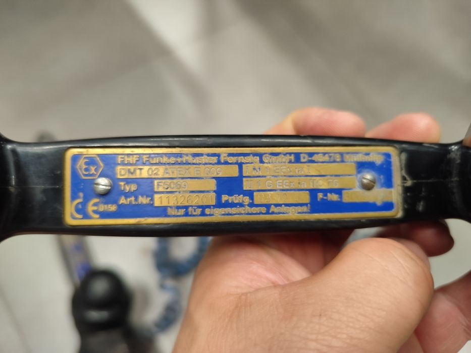 2 telefones antigos com rotor de ruído
