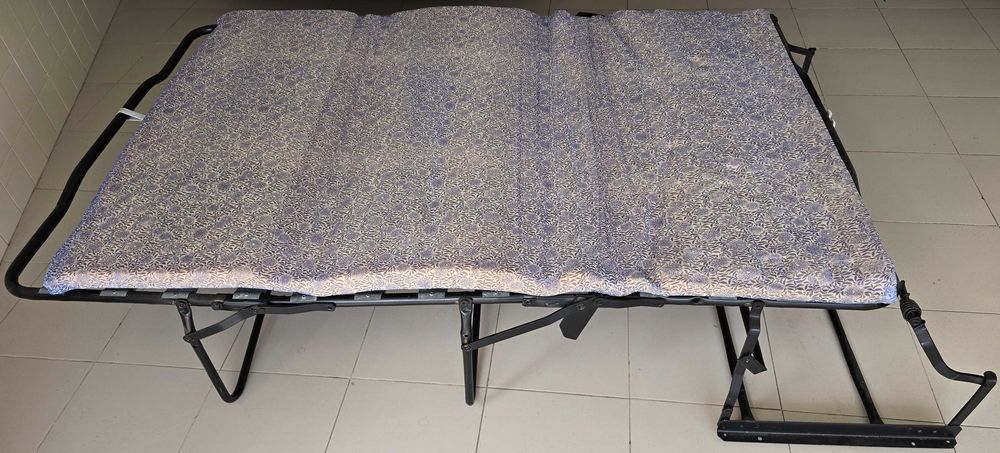 Sofá cama  2 lugares + 2 poltronas