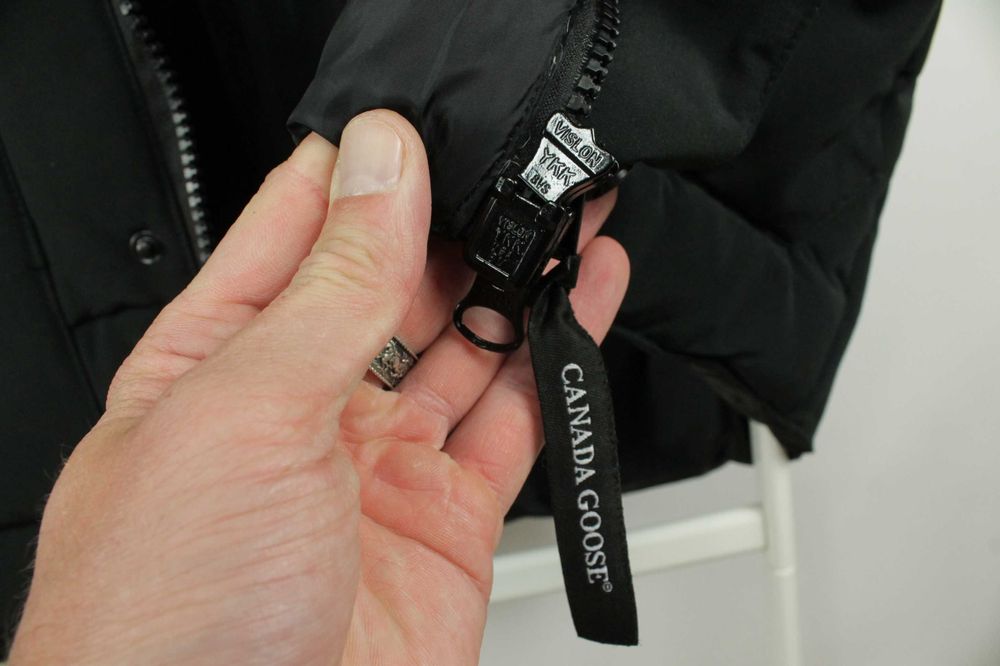 Якісна пухова жилетка Canada Goose Black Puffer Vest Men's Розмір М-Л