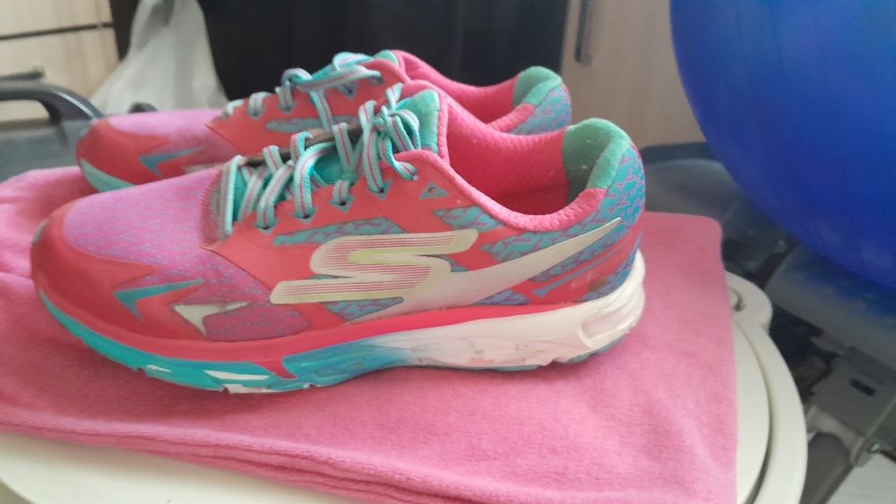 Жіночі кросівки  Sketchers 38р 25см