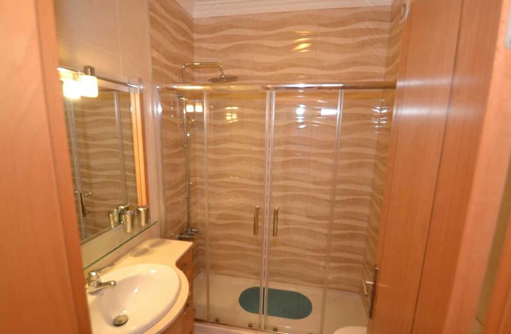 Apartamento T1 com piscinas, MEO, wifi, churrasqueira e garagem