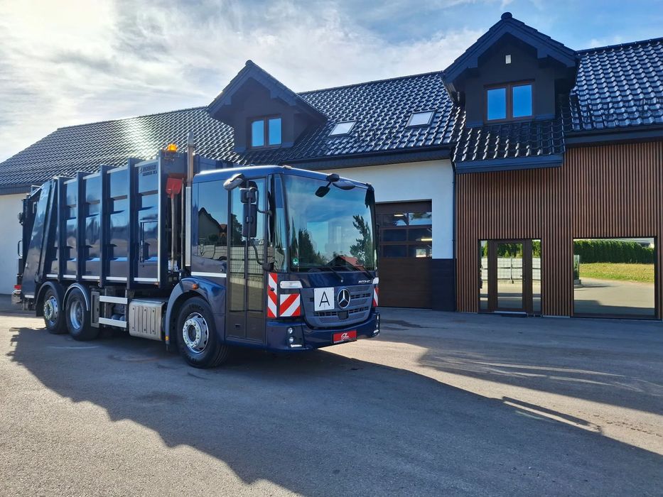 Mercedes-Benz Econic 2630 Śmieciarka Euro 6 Zoeller Medium XLS Lifter 02301 3 Osie Tylna Oś Skrętna Centralne Smarowanie Tempomat Klimatyzacja 3 Miejsca 2015 Rok Światła Led  Klimatyzacja Tempomat Euro 6 Światła Led Specjalny Komunalny