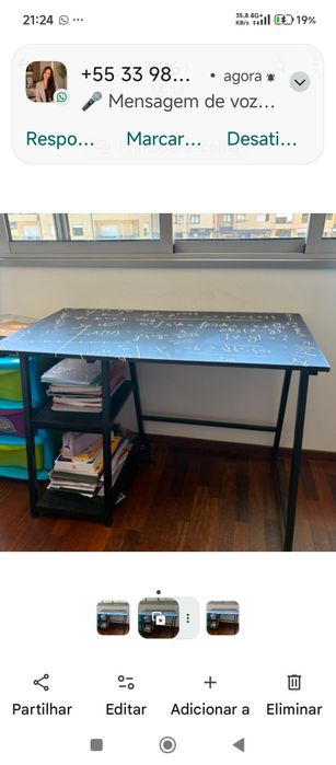 Mesa de estudo em bom estado
