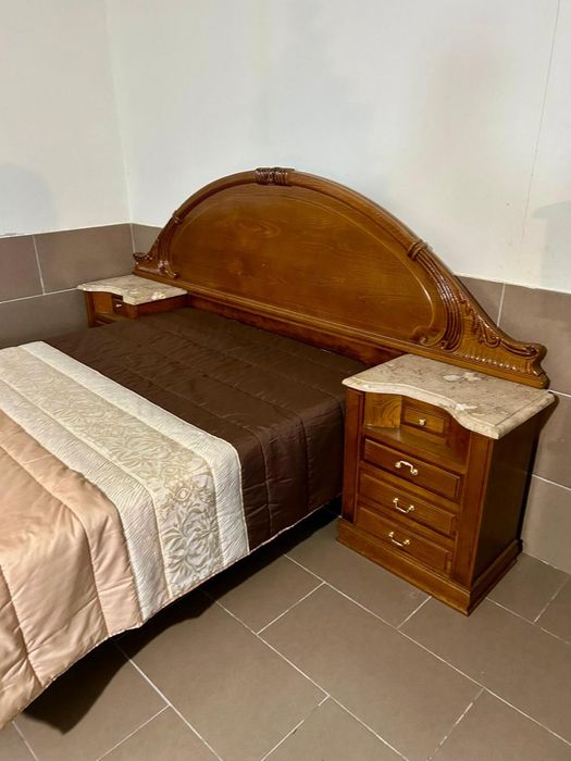 Quarto de casal com um bom roupeiro