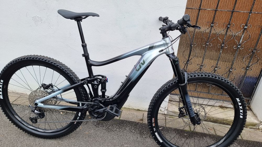 Rower elektryczny Giant Liv Intrigue E 3 pro fully Yamaha Fox