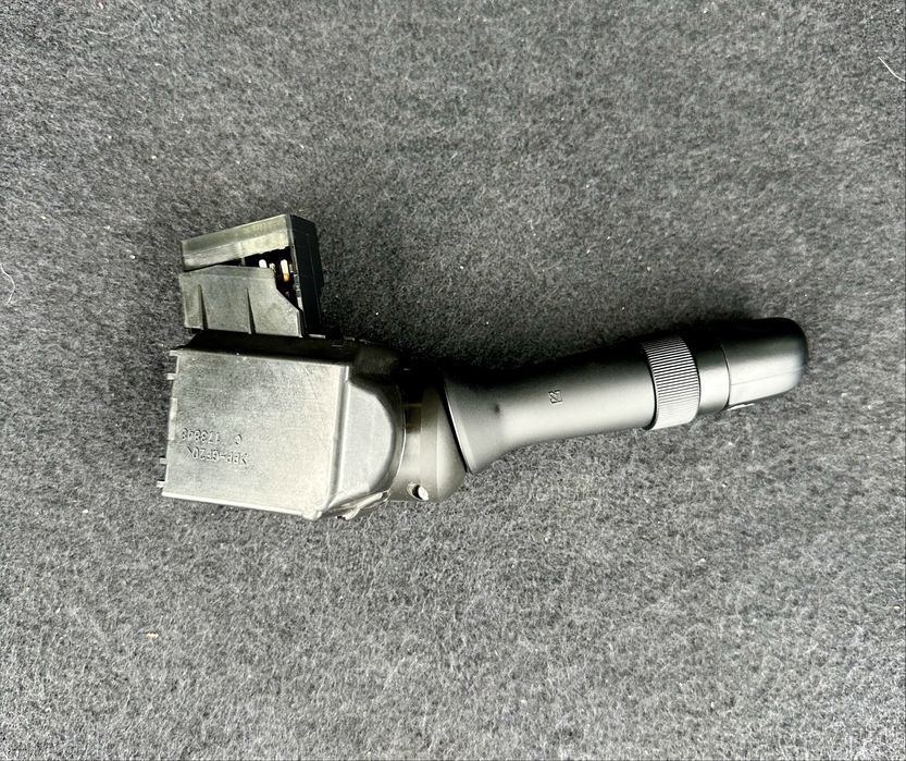 Перемикач підрульовий правий 83114FJ070 Subaru