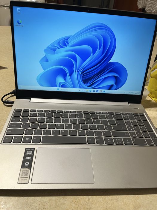 Lenovo S340-15API / Ryzen 5 3500U  / 256GB  / 8GB / Windows 11
