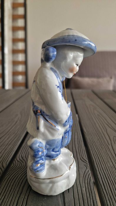 Estatueta mulher do campo asiática