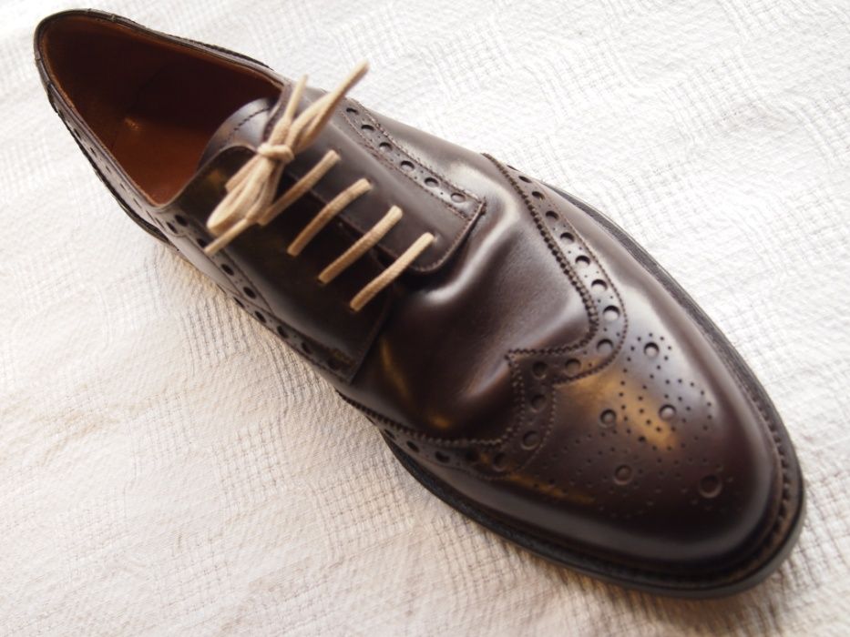 Sapatos clássicos pele homem modelo exclusivo