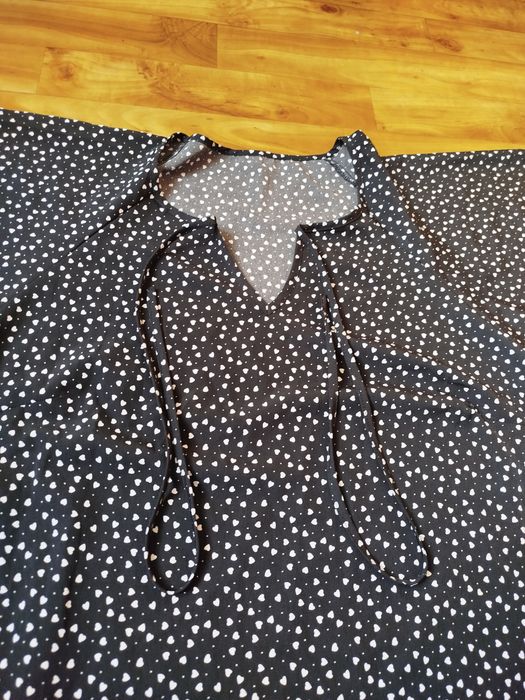 Nowa bluzeczka damska czarna w małe serduszka w rozmiarze 4XL