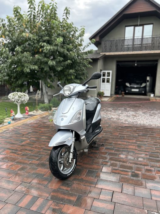 Piaggio fly 100.