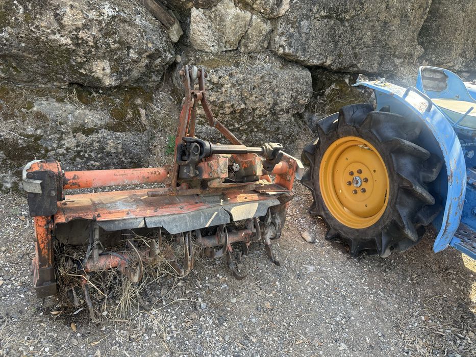 Trator hinomoto E 14