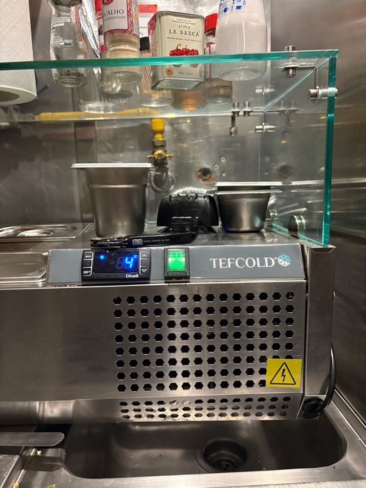 Vitrine Refrigerada Sobre Bancada TEFCOLD GVC33-200 GN1/4 – Como Nova