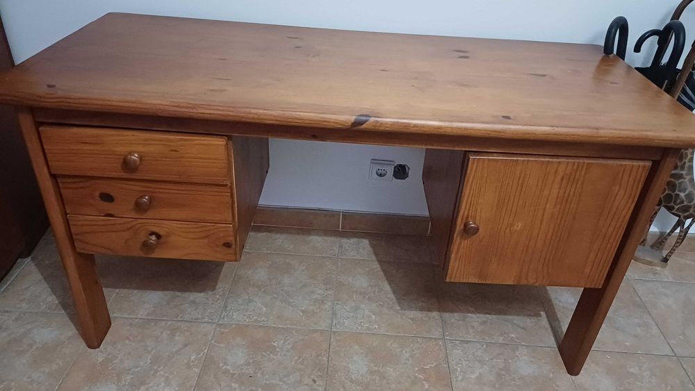 Secretaria madeira