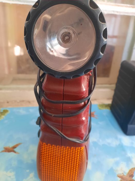 Продам радіопрймач, магнітофон, фонарь. Все в одному пристрої.