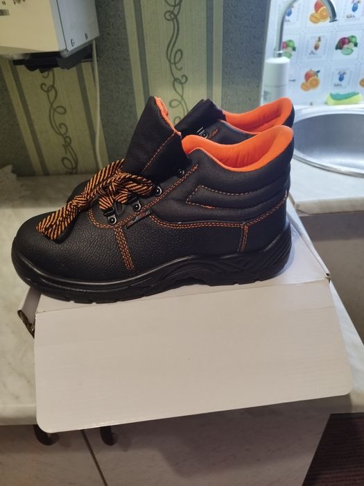 Ботинки чоловічі