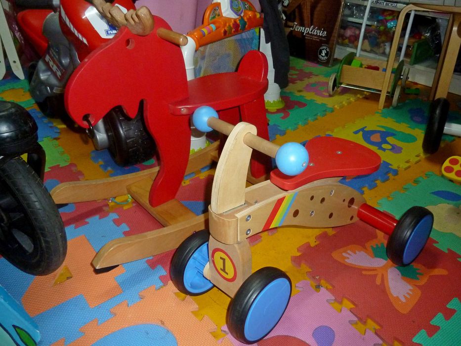 Triciclo em madeira (Montessori)