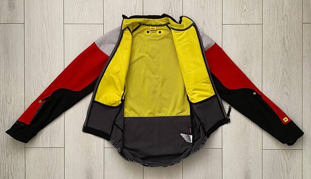 чоловіча софтшельна вело куртка Mavic Primaloft size S-M