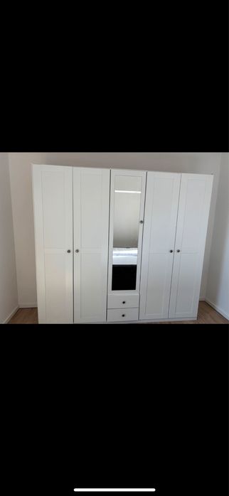 Szafa biała z lustrem