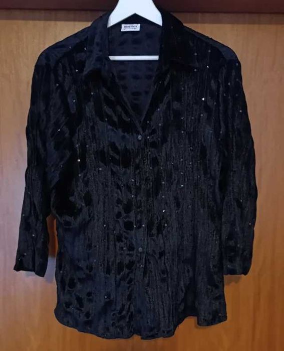 Blusa preta com brilho "Kingfield"