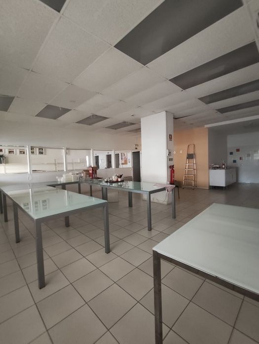 Loja com 520 m² | Alto dos Moinhos | A 300 m do Hospital Lusíadas | 3 Estacionamentos