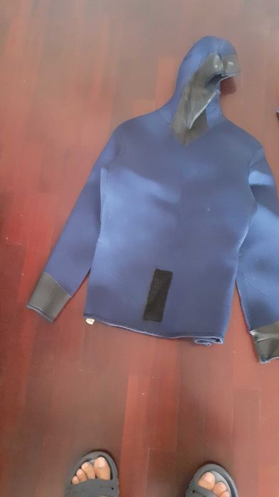 2 fatos de mergulho 4mm, tamanho M-L,neoprene.