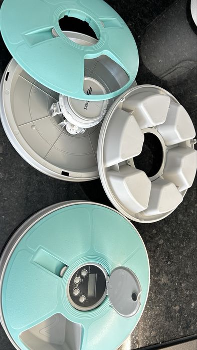 Dispensador automático de comida para animais de estimação