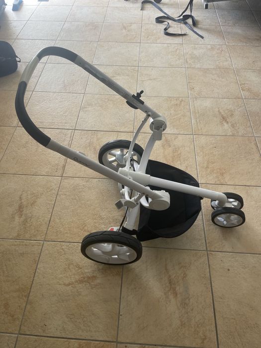 Carrinho de bebé quinny mood