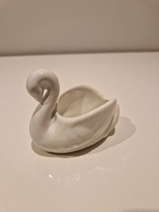 Figurka ceramiczna w kształcie łabędzia vintage prl