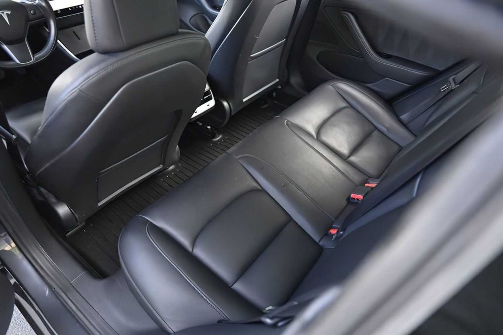 Tesla Model 3 Long Range      2019