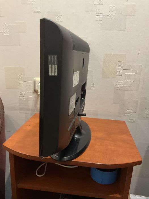 Телевізор 22" Samsung LE22C450E1W Black