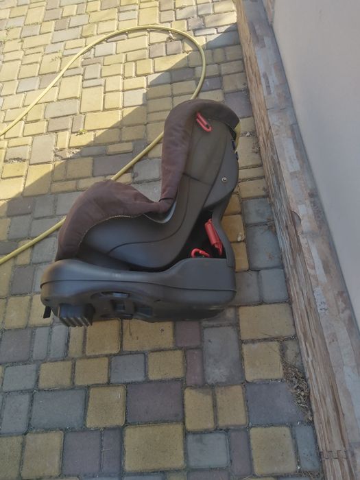 Дитяче автокрісло.