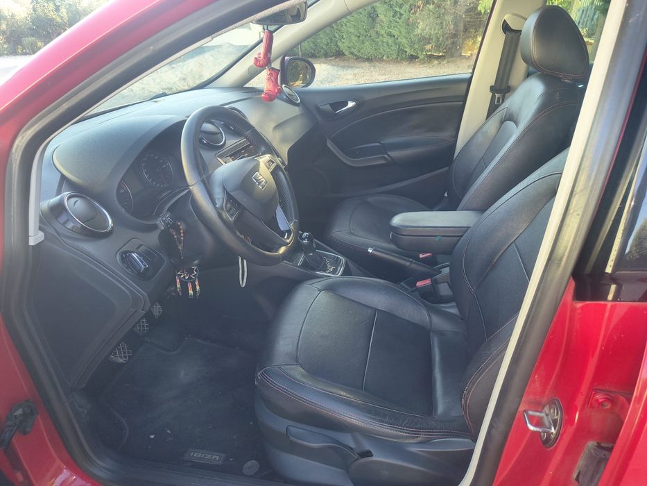 Seat Ibiza ST Vermelho — photo 5