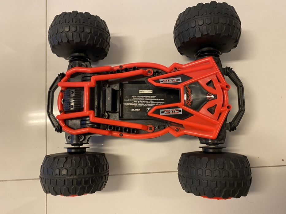 Carro Telecomandado para Reparar ou Peças – Ideal Hobby / DIY