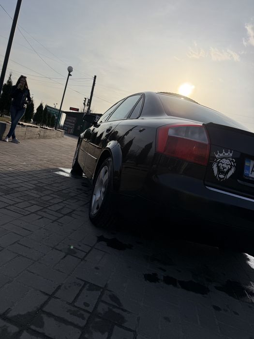 AUDI A4B6 2002року.