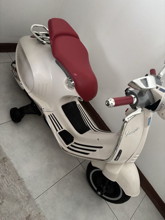 Vespa de criança 3-6 quase nova