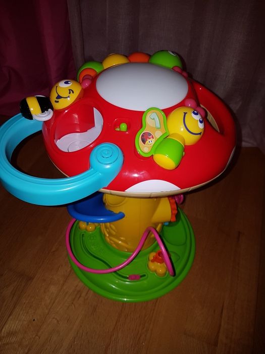 Brinquedo musical e luminoso com bola