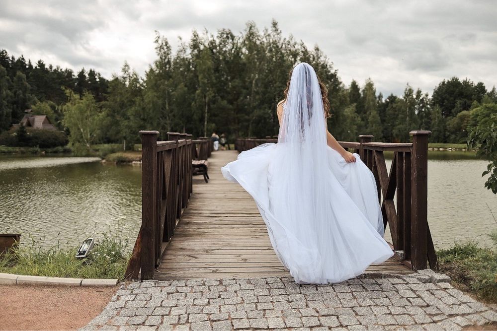 Весільна сукня з корсетом