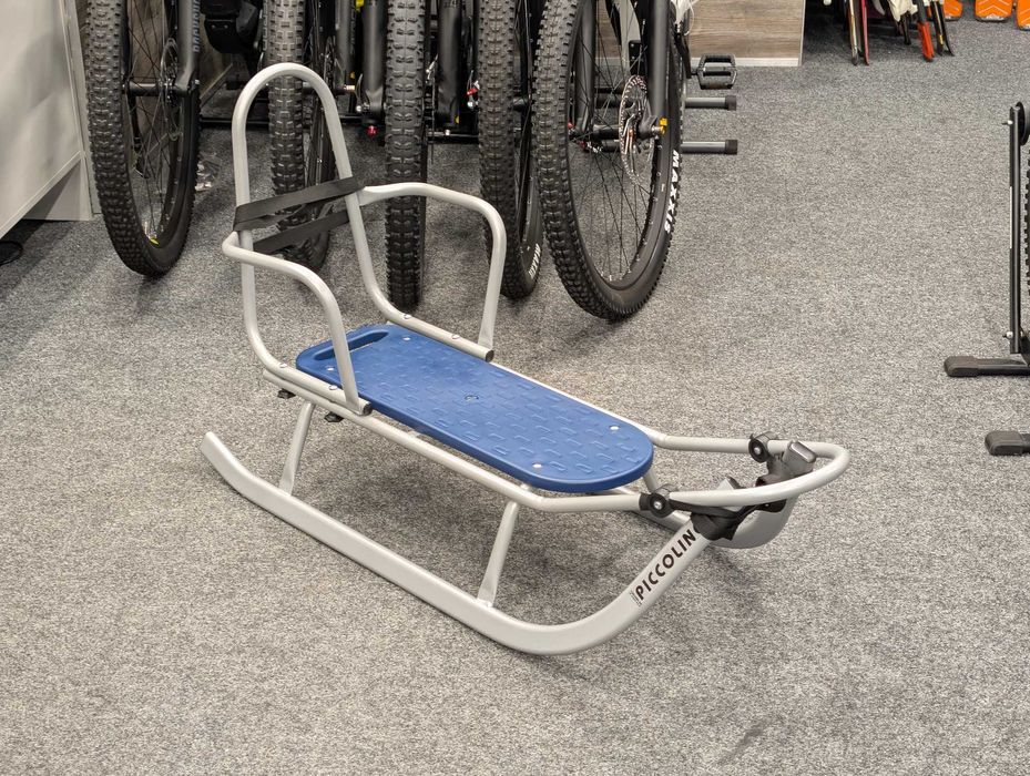 Sanki metalowe Adbor Piccolino z Oparciem i Pasami