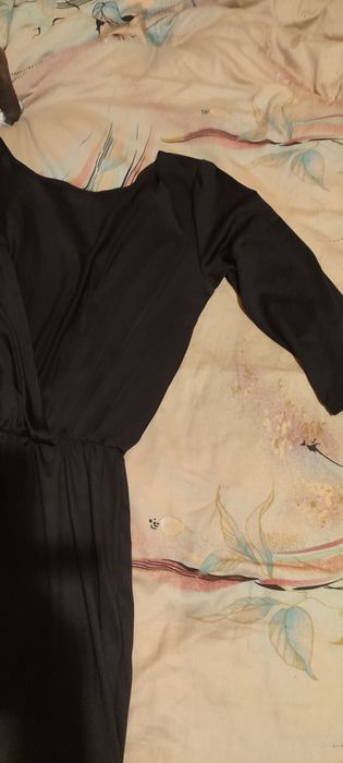 Zwiewna czarna sukienka