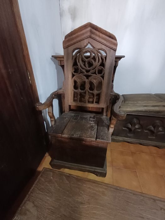 Mobilia antiga madeira maciça