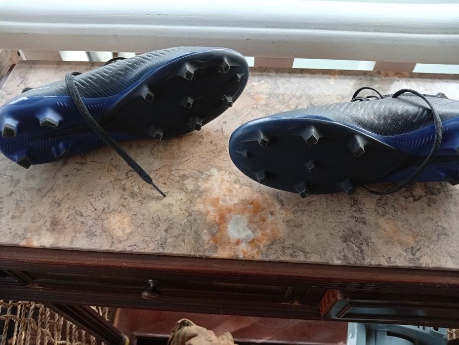 Botas de futebol novas