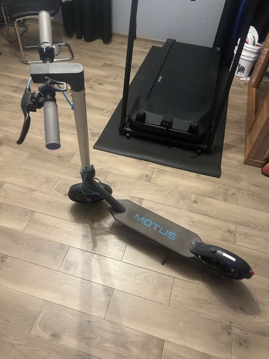 Elektryczna hulajnoga Motus Scooty 10 Lite 2022 – stan bardzo dobry