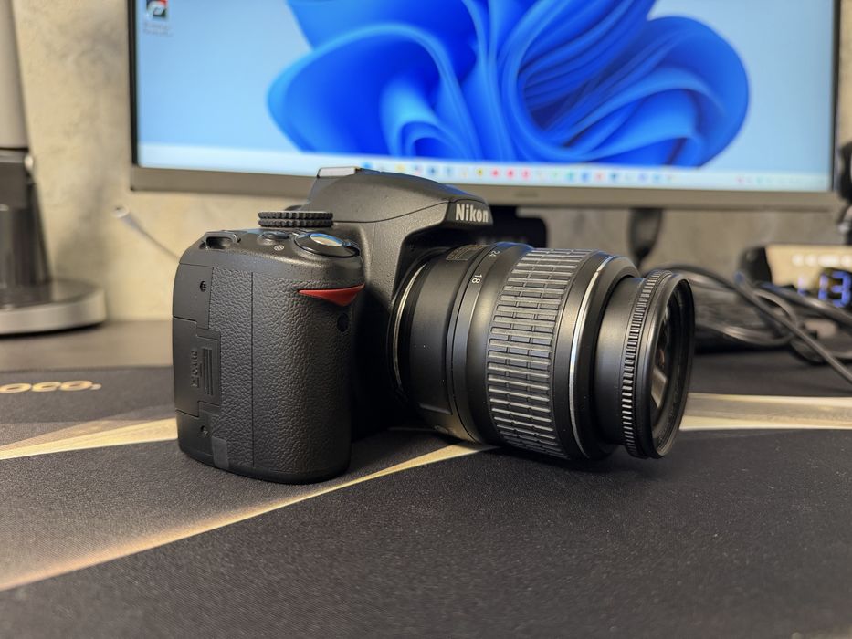 Фотоаппарат Nikon D3000 + объектив 18-55mm | Полный комплект | Идеал