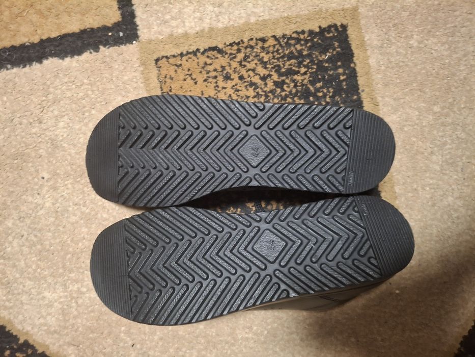 шкіряні кросівки