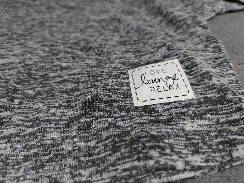 Женский костюм ( штаны и кофта)