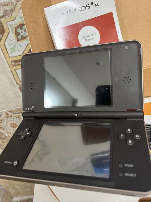 Nintendo DS XL - kompletnej pudełkiem